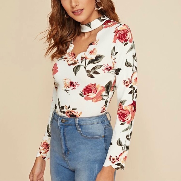 Floral Print Scallop Top - Picture 3 of 4
